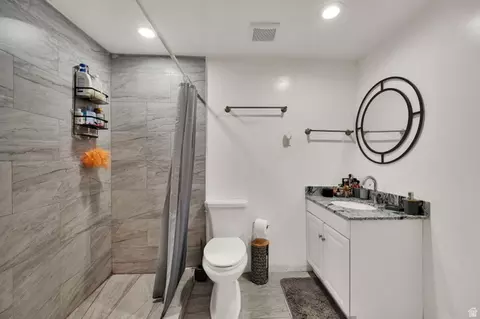 Bath - 7187 S 420 E, Midvale, UT 84047 photo 4 of 4