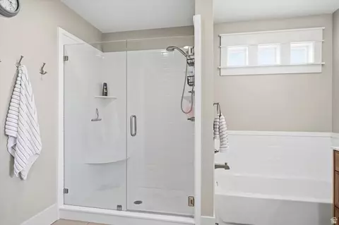 Bath - 220 E 300 N, Hyde Park, UT 84318 photo 3 of 4