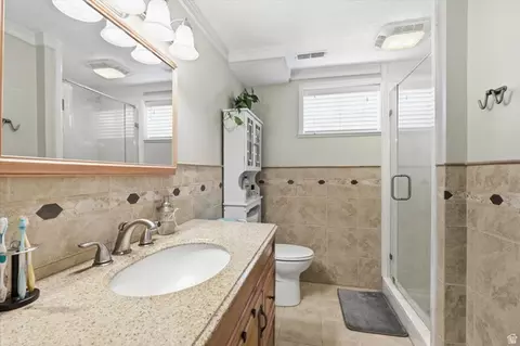Bath - 220 E 300 N, Hyde Park, UT 84318 photo 4 of 4