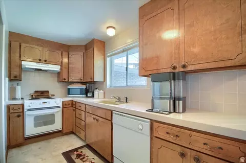 Kitchen - 124 W 1700 S, Orem, UT 84058 photo 2 of 2