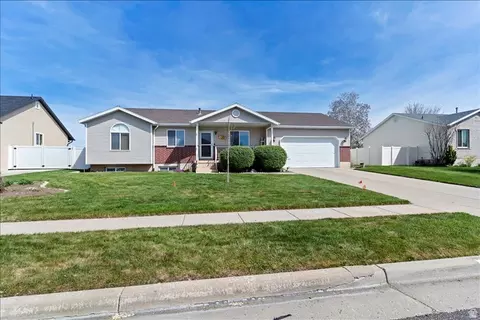 2001 S 1800 W, Syracuse, UT 84075