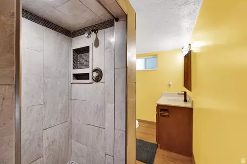 Bath - 1415 S 1250 E, Clearfield, UT 84015 photo 2 of 3
