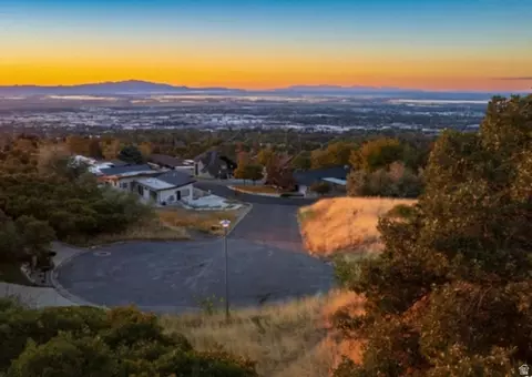 3721 S Oakridge Ct E, Bountiful, UT 84010 photo 3
