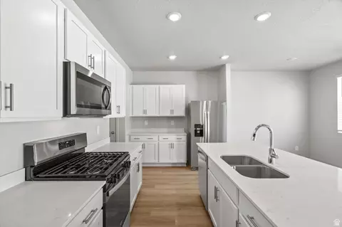 Kitchen - 3476 N Browning St #1520, Eagle Mountain, UT 84005 photo 4 of 5