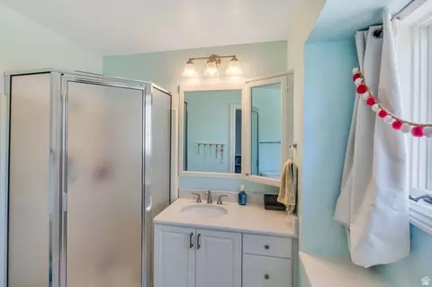 Bath - 675 S River Breeze Dr, Orem, UT 84097 photo 4 of 6