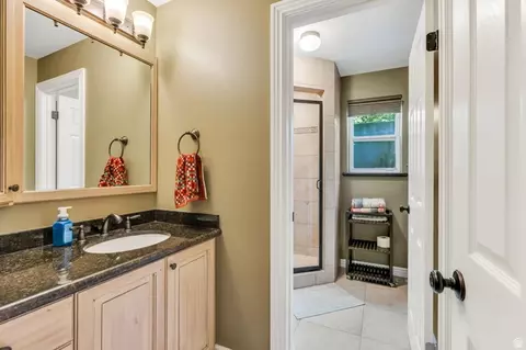 Bath - 675 S River Breeze Dr, Orem, UT 84097 photo 5 of 6