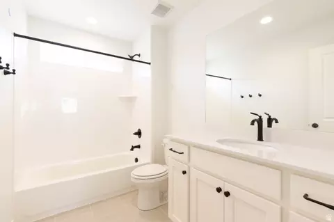 Bath - 2988 E Serdar Ln #C16, Eagle Mountain, UT 84005 photo 2 of 6