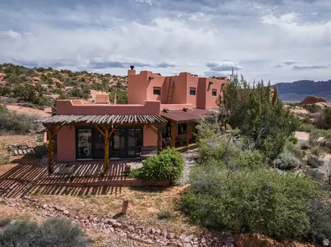 Exterior - 3617 E Red Rock Dr, Moab, UT 84532 photo 3 of 16