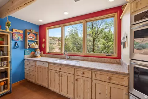 Kitchen - 3617 E Red Rock Dr, Moab, UT 84532 photo 4 of 7
