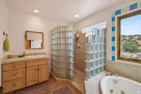 Bath - 3617 E Red Rock Dr, Moab, UT 84532 photo 5 of 6