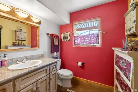 Bath - 3617 E Red Rock Dr, Moab, UT 84532 photo 1 of 6