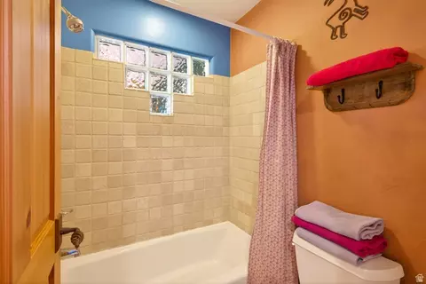 Bath - 3617 E Red Rock Dr, Moab, UT 84532 photo 3 of 6