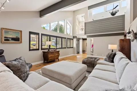 88 S Moss Hill Dr E, Bountiful, UT 84010