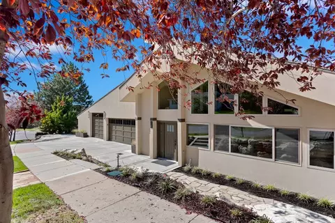88 S Moss Hill Dr E, Bountiful, UT 84010
