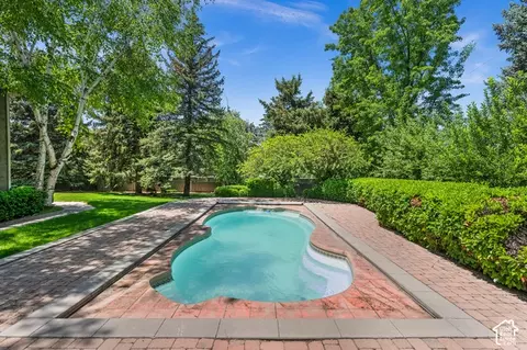 5757 S Holladay Blvd E, Holladay, UT 84121