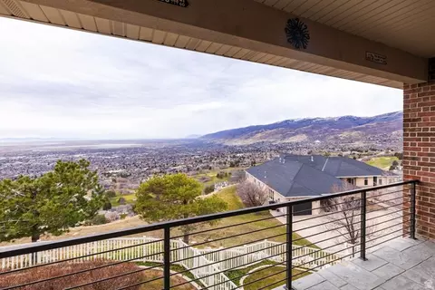 Exterior - 3252 Sunset Hollow Dr, Bountiful, UT 84010 photo 6 of 16