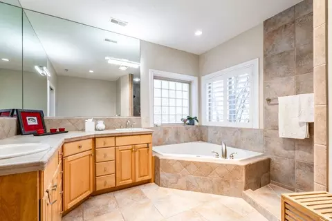 Bath - 3252 Sunset Hollow Dr, Bountiful, UT 84010 photo 2 of 6
