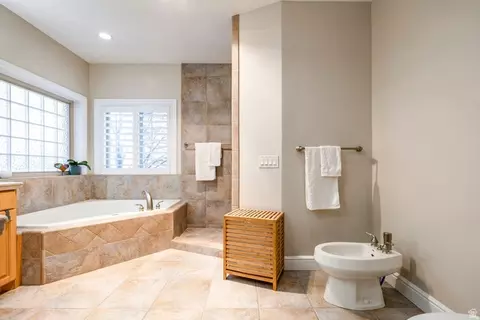 Bath - 3252 Sunset Hollow Dr, Bountiful, UT 84010 photo 1 of 6