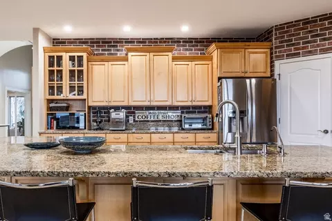 Kitchen - 3252 Sunset Hollow Dr, Bountiful, UT 84010 photo 3 of 7