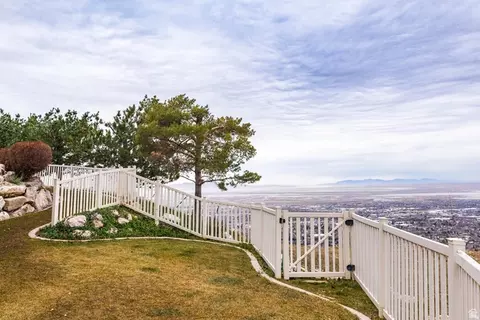 Exterior - 3252 Sunset Hollow Dr, Bountiful, UT 84010 photo 10 of 16