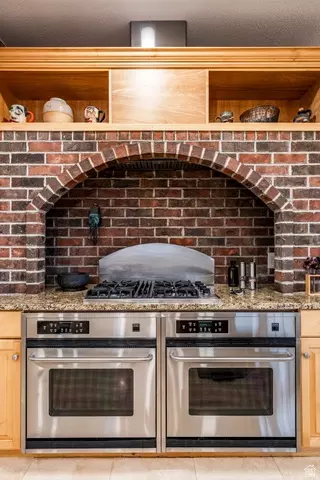 Kitchen - 3252 Sunset Hollow Dr, Bountiful, UT 84010 photo 6 of 7