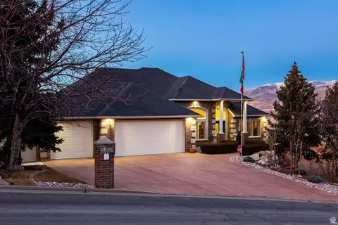 Exterior - 3252 Sunset Hollow Dr, Bountiful, UT 84010 photo 11 of 16