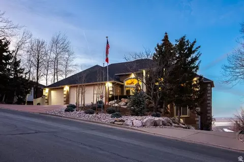 Exterior - 3252 Sunset Hollow Dr, Bountiful, UT 84010 photo 2 of 16