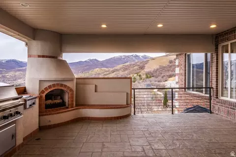 Exterior - 3252 Sunset Hollow Dr, Bountiful, UT 84010 photo 7 of 16