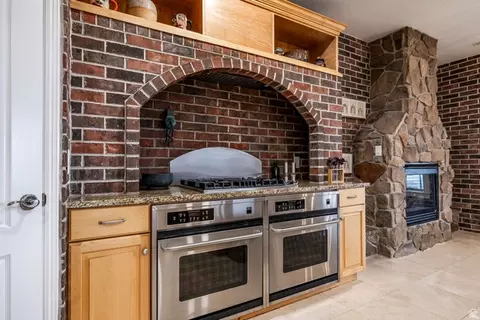 Kitchen - 3252 Sunset Hollow Dr, Bountiful, UT 84010 photo 4 of 7