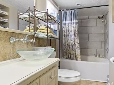 244 E Crescent Pkwy S #206, Sandy, UT 84070 photo 10