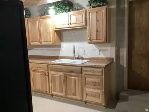 Kitchen - 9 Red Cliff Cir #17, Manila, UT 84046 photo 3 of 4
