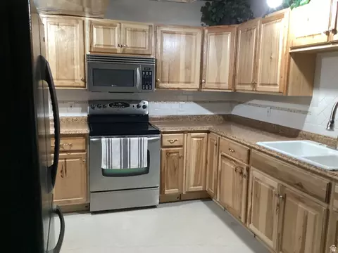 Kitchen - 9 Red Cliff Cir #17, Manila, UT 84046 photo 2 of 4