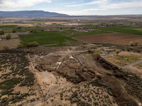 5602 S 9500 E, Jensen, UT 84035 photo 11