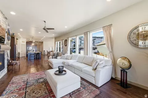 Living - 987 E Deer Arch Ln, Draper, UT 84020 photo 1 of 4