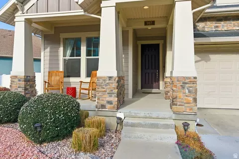 Exterior - 987 E Deer Arch Ln, Draper, UT 84020 photo 2 of 7