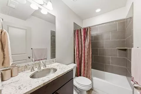 Bath - 987 E Deer Arch Ln, Draper, UT 84020 photo 3 of 4