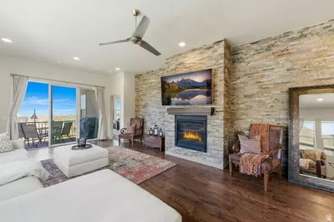 Living - 987 E Deer Arch Ln, Draper, UT 84020 photo 3 of 4