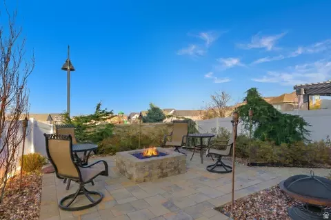 Exterior - 987 E Deer Arch Ln, Draper, UT 84020 photo 5 of 7
