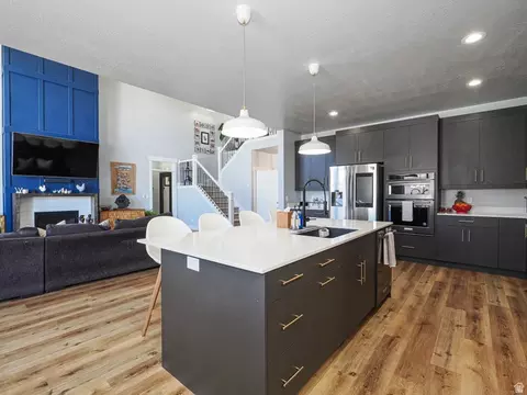 Kitchen - 2487 E Canyon Wild Rd #413, Draper, UT 84020 photo 4 of 6