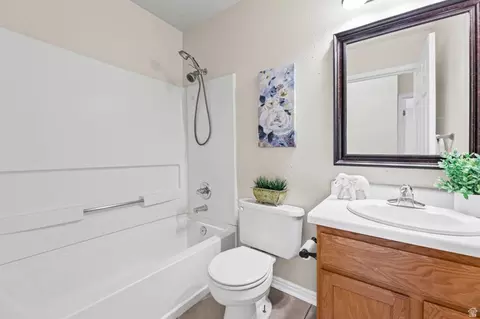 Bath - 348 E 500 S, Clearfield, UT 84015 photo 2 of 4