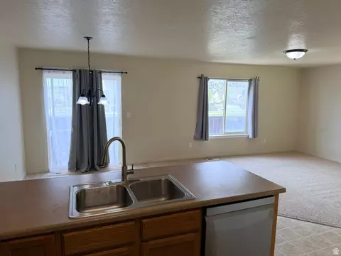 Living - 3882 E Cascade Rd, Eagle Mountain, UT 84005 photo 2 of 6