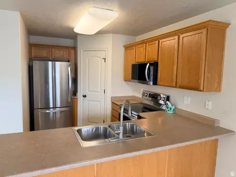 Kitchen - 3882 E Cascade Rd, Eagle Mountain, UT 84005 photo 1 of 4
