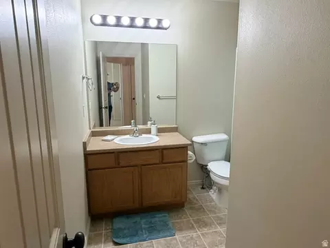 Bath - 3882 E Cascade Rd, Eagle Mountain, UT 84005 photo 3 of 4