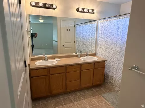 Bath - 3882 E Cascade Rd, Eagle Mountain, UT 84005 photo 1 of 4