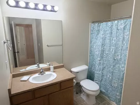 Bath - 3882 E Cascade Rd, Eagle Mountain, UT 84005 photo 4 of 4