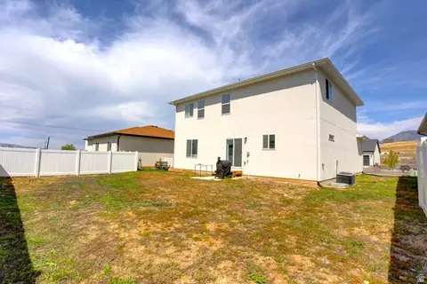 Exterior - 815 W Powderwood Ln, Mapleton, UT 84664 photo 5 of 6