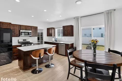 Kitchen - 815 W Powderwood Ln, Mapleton, UT 84664 photo 1 of 2