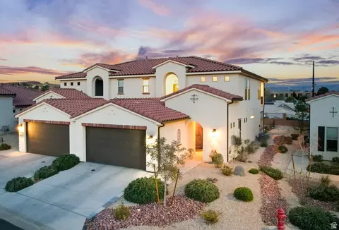 812 N Via Modelo Cir W, Washington, UT 84780
