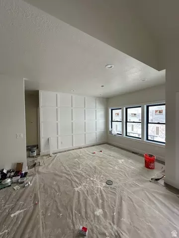 Living - 143 S Chamberlain St #327, Mapleton, UT 84664 photo 2 of 2