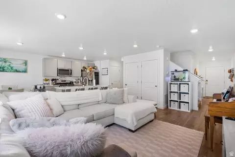 1033 E Reef Dr, Saratoga Springs, UT 84045